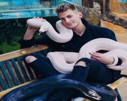 Mark is not afraid of big snakes.